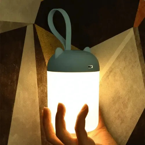 Veilleuse LED tactile nomade rechargeable USB, lampe de nuit sécurisée et portable pour chambre bébé et enfant.